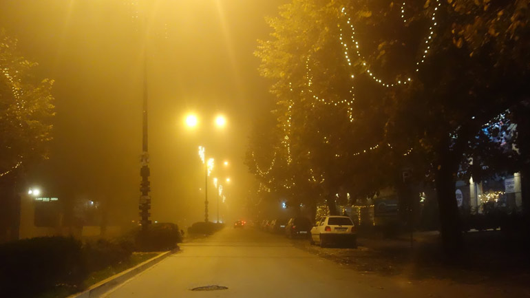 «Πνιγμένα» στην ομίχλη τα Ιωάννινα – Εντυπωσιακές εικόνες