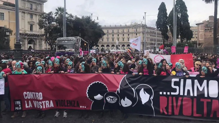 Ιταλία: Χιλιάδες διαδηλωτές στους δρόμους της Ρώμης κατά της σεξουαλικής βίας και της γυναικοκτονίας