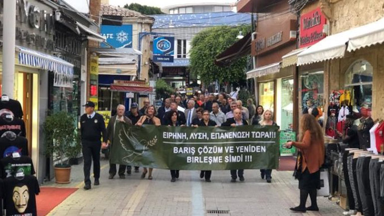 Κύπρος: Πορεία ελληνοκυπριακών και τουρκοκυπριακών οργανώσεων εν όψει της τριμερούς στο Βερολίνο