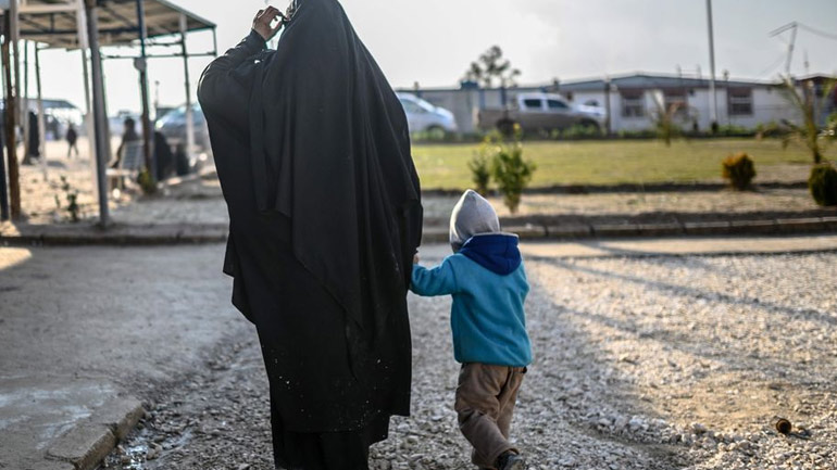 Γαλλία: Κάθειρξη 14 ετών σε μητέρα που έφυγε στη Συρία με τα παιδιά της