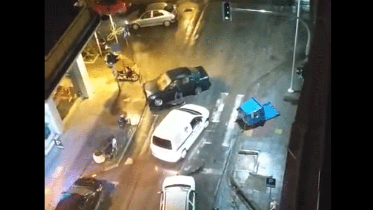 Οδηγός στη Θεσσαλονίκη προκάλεσε τροχαίο, παράτησε το αμάξι και έφυγε