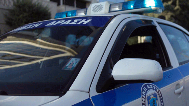 Εισβολή με αυτοκίνητο σε κατάστημα στον Άγιο Στέφανο