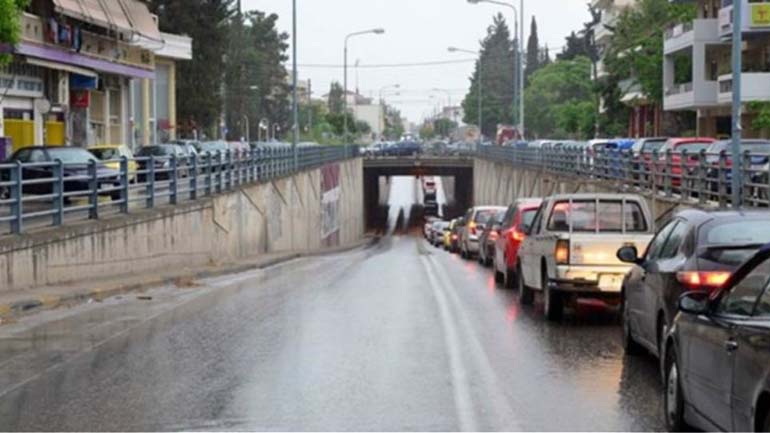 Λάρισα: Νεαροί πέταξαν αβγό σε οδηγό και εκείνος… τους έστειλε στο νοσοκομείο