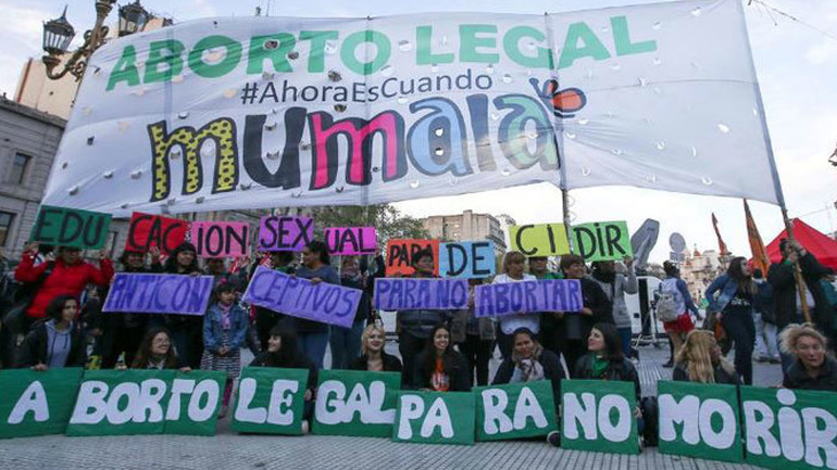 Αργεντινή: Εκ νέου στο επίκεντρο η συζήτηση για τις αμβλώσεις