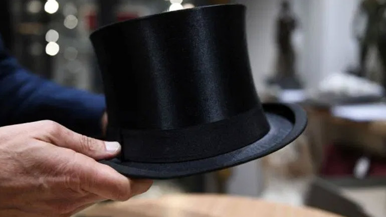 Ελβετία: Λιβανέζος επιχειρηματίας αγόρασε το καπέλο του Χίτλερ και το δωρίζει σε ισραηλινό ίδρυμα