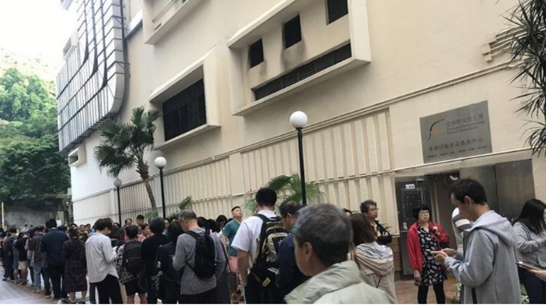 Χονγκ Κονγκ: Ξεπέρασε το 70% η συμμετοχή στις τοπικές εκλογές