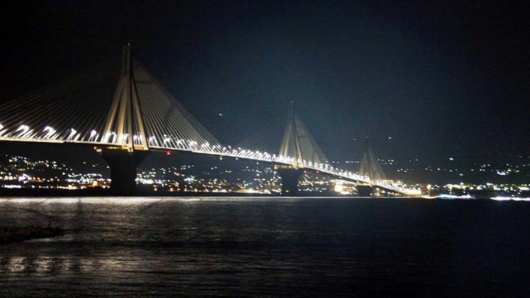 Ρίο – Αντίρριο: Αναποδογύρισε σκάφος – Ένας άνδρας νεκρός, φόβοι για δεύτερο