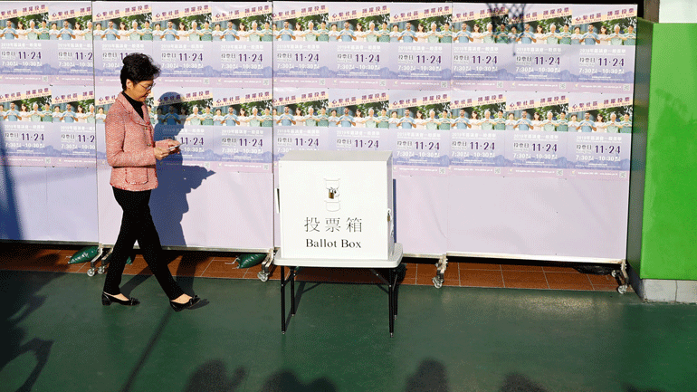 Χονγκ Κονγκ: Ποσοστό-ρεκόρ πολιτών έχει ήδη ψηφίσει στις περιφερειακές εκλογές