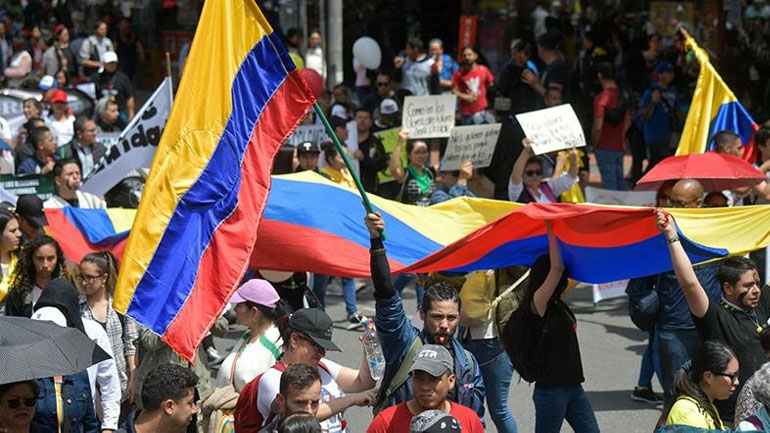 Νέες διαδηλώσεις στην Κολομβία – Ένας έφηβος τραυματίστηκε σοβαρά