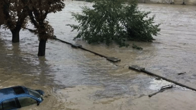 Γαλλία: Δύο νεκροί από τις σαρωτικές πλημμύρες που έπληξαν το νοτιοανατολικό τμήμα της χώρας