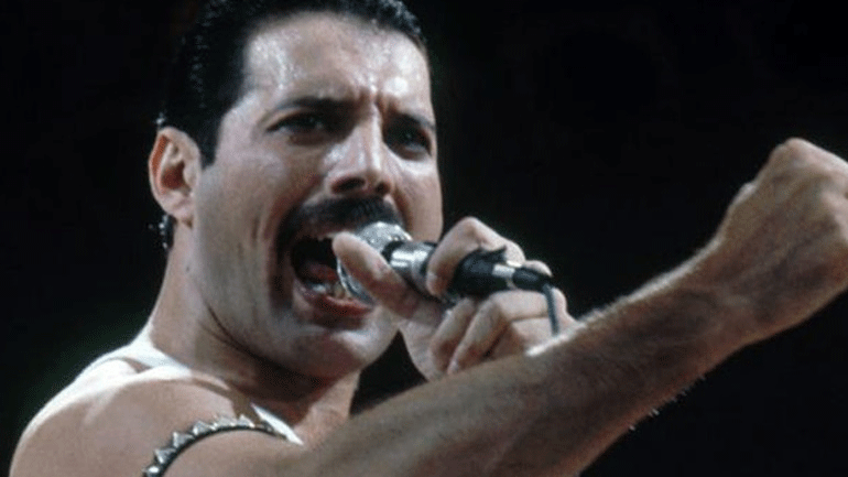 Φρέντι Μέρκιουρι, ένας χαρισματικός καλλιτέχνης που έφυγε νωρίς