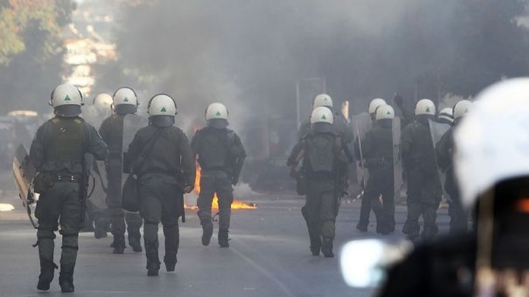 Οπαδοί του ΠΑΟΚ και του Άρη συγκρούστηκαν έξω από το Αλεξάνδρειο