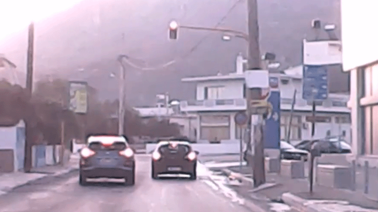 Οδηγός στα Χανιά πέρασε με κόκκινο… αλλά άναψε φλας