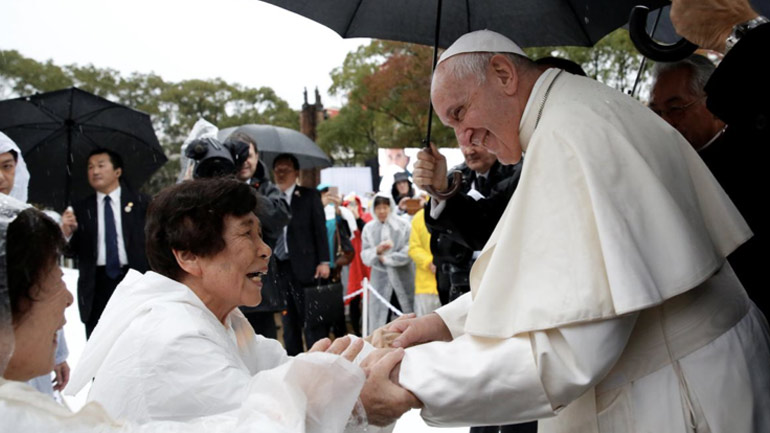 Ιαπωνία: Επιζώντες της Χιροσίμα αφηγήθηκαν την «κόλαση» που έζησαν στον πάπα Φραγκίσκο