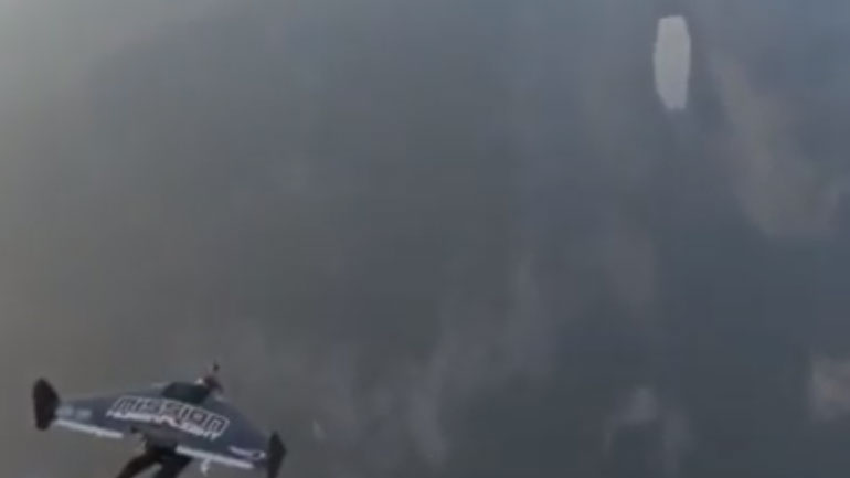 Πτήση μέσα από την υψηλότερη σπηλιά του κόσμου