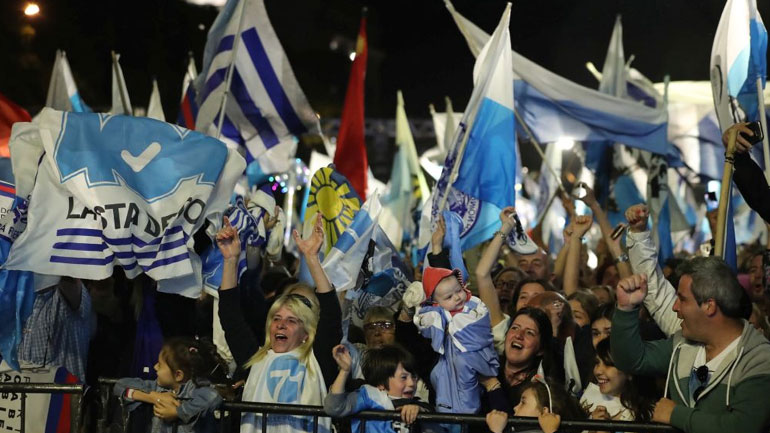 Ουρουγουάη: Ούτε στον β΄ γύρο των προεδρικών εκλογών υπάρχει νικητής