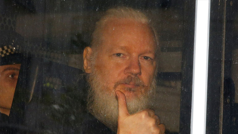 Γιατροί προειδοποιούν πως ο Ασάνζ μπορεί να πεθάνει στη φυλακή αν δεν υποβληθεί σε θεραπεία