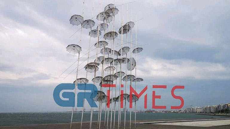 Θυελλώδεις άνεμοι σφυροκοπούν τη Θεσσαλονίκη