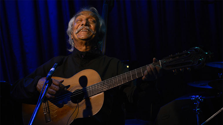 O Κώστας Χατζής στο Half Note