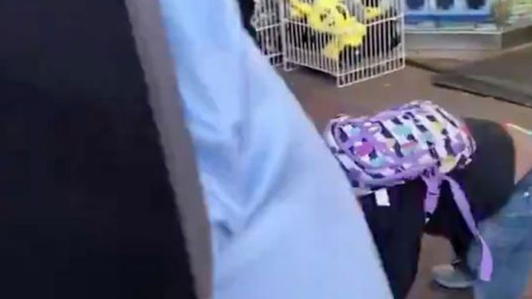 ΗΠΑ: Οδηγός πέταξε «παιδί» έξω από σχολικό λεωφορείο αλλά…