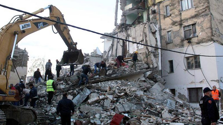 Στους 28 ο αριθμός των διασωθέντων στην Αλβανία