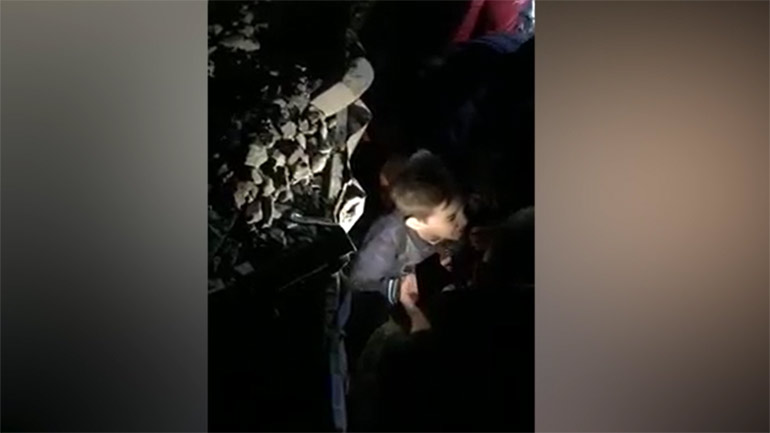 Βίντεο-ντοκουμέντο με τη διάσωση παιδιού από τα συντρίμμια πολυκατοικίας στην Αλβανία