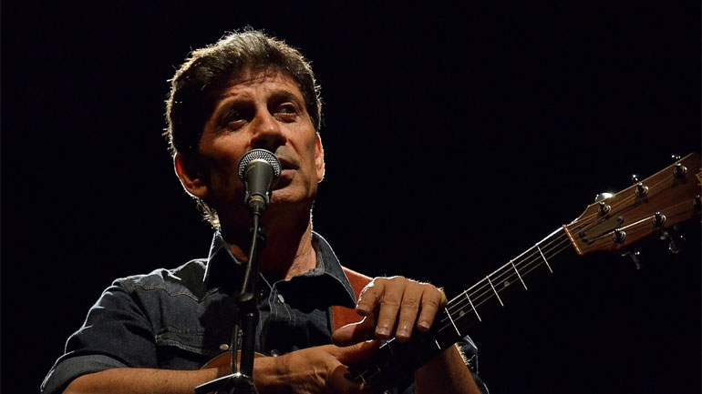 Ο Σωκράτης Μάλαμας στην Ακτή Πειραιώς με sold out εμφανίσεις