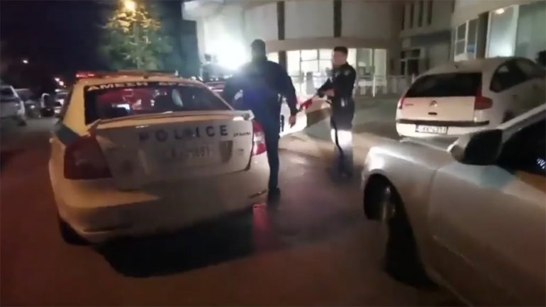 Βίντεο-ντοκουμέντο με την περιπετειώδη καταδίωξη και σύλληψη κλέφτη ΙΧ στο Μενίδι Βίντεο-ντοκουμέντο με την περιπετειώδη καταδίωξη και σύλληψη κλέφτη ΙΧ στο Μενίδι