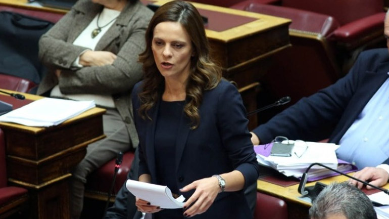 Αχτσιόγλου: Κατά συρροή ψευδή επιχειρήματα από τον κ. Χατζηδάκη για τη ΔΕΗ