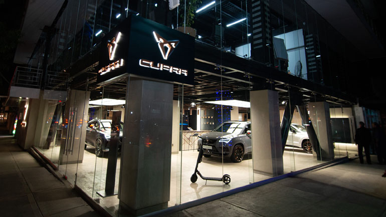 Σε ποια χώρα άνοιξε το πρώτο κατάστημα της Cupra;