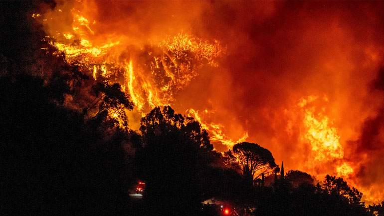 Ανεξέλεγκτη η φωτιά στην Καλιφόρνια- κάηκαν τουλάχιστον 800.000 στρέμματα γης