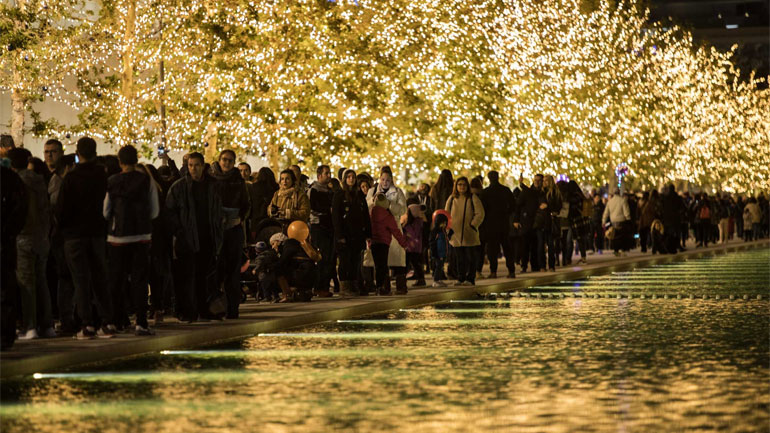 Χριστούγεννα στο ΚΠΙΣΝ: Παγοδρόμιο, σέλφι στις φωτεινές τραμπάλες και αχνιστή σούπα