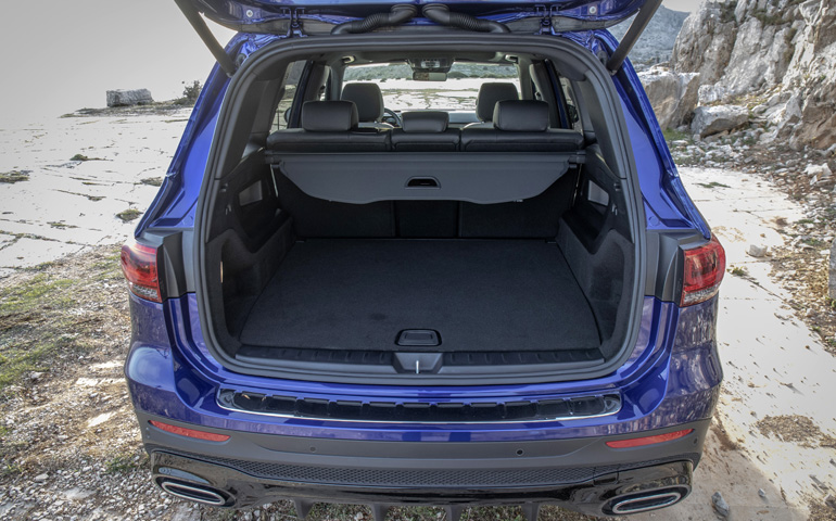 Το πορτμπαγκάζ έχει χωρητικότητα 560 λίτρα στην πενταθέσια διάταξη
