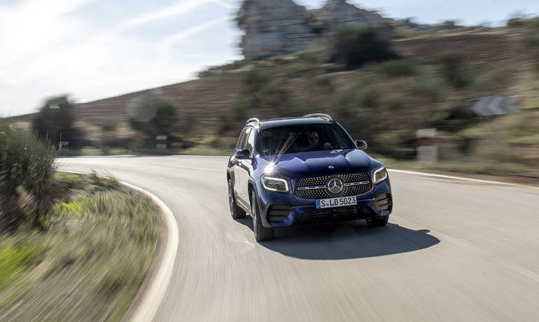 Όλα τα μοτέρ συνδυάζονται με αυτόματο κιβώτιο 7 ή 8 σχέσεων