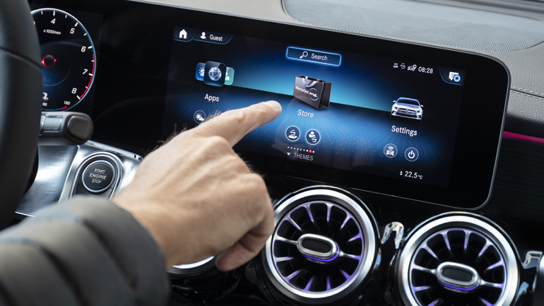 Όλα ελέγχονται γρήγορα και εύκολα με την αφή ή με φωνητικές εντολές 