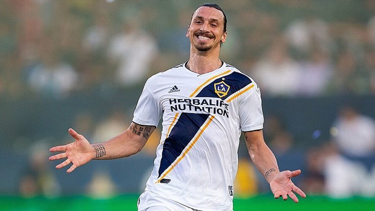 Προσφέρει συμβόλαιο 6 εκατ. ευρώ στον Ιμπραΐμοβιτς η Μίλαν