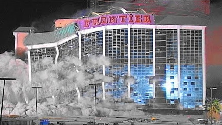 ΗΠΑ: Με πυροτεχνήματα η κατεδάφιση του ξενοδοχείου «Frontier»