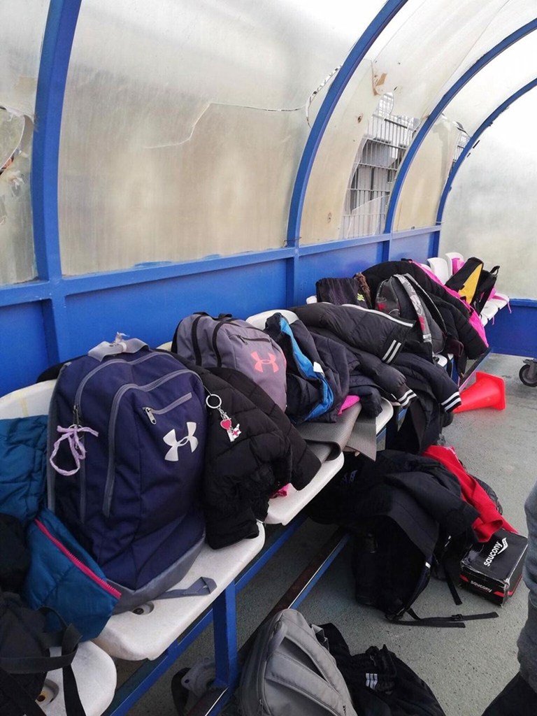 Ο πάγκος χρησιμοποιείται ως αποδυτήρια