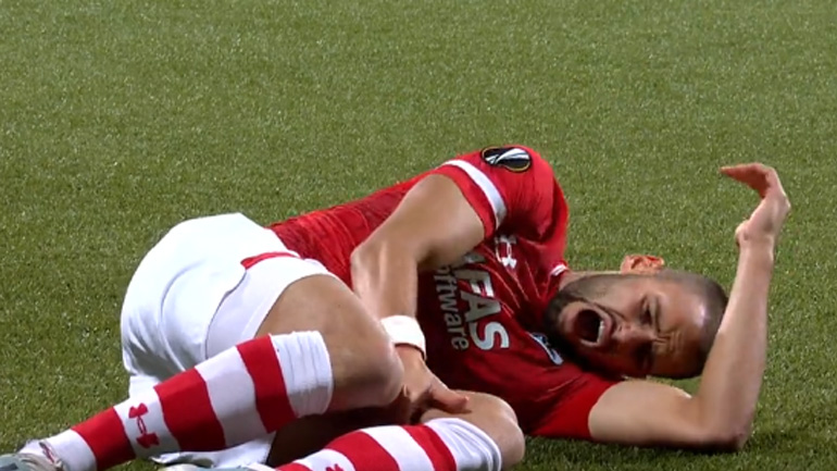 Τραυματίστηκε και αποχώρησε με φορείο από τον αγωνιστικό χώρο ο Χατζηδιάκος