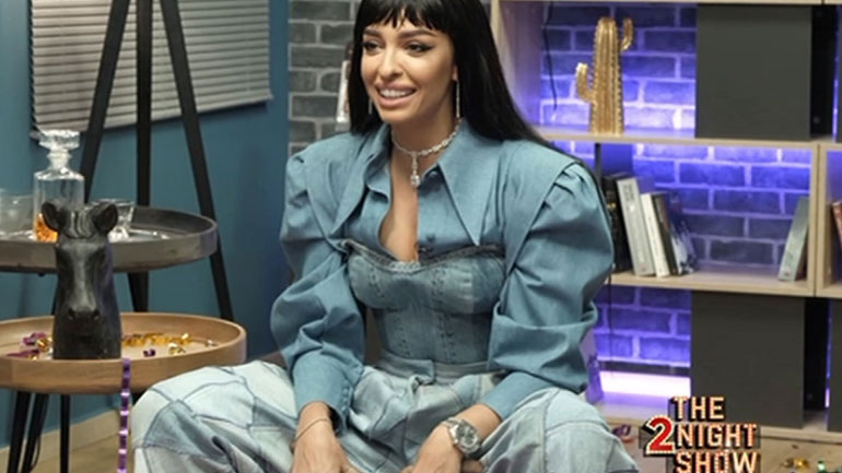 Η Ελένη Φουρέιρα προσποιείται οργασμό on camera