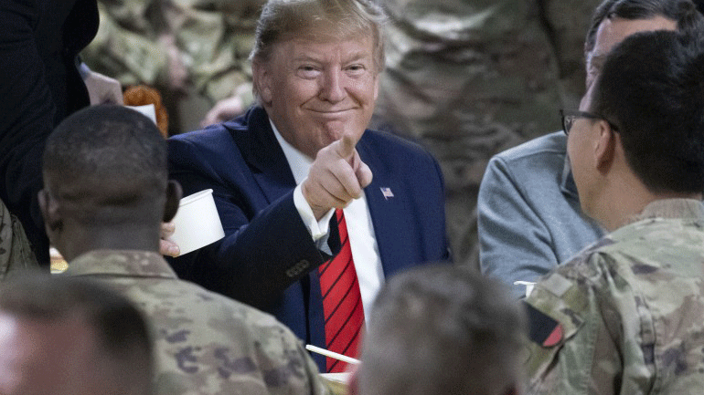 Αιφνίδια επίσκεψη του προέδρου Τραμπ στο Αφγανιστάν – Επανέναρξη των συνομιλιών των ΗΠΑ με τους Ταλιμπάν