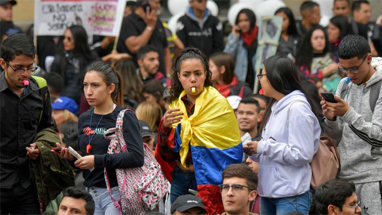 Κραυγή απελπισίας από χιλιάδες Κολομβιανούς που συμμετείχαν σε ειρηνικές διαδηλώσεις