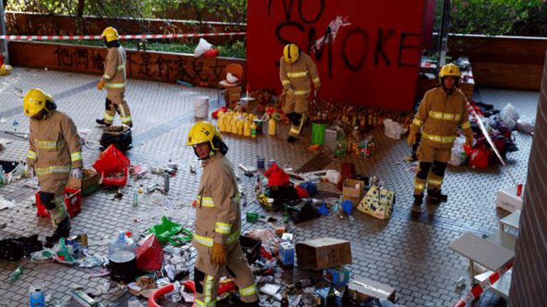 Χονγκ Κονγκ: Η αστυνομία μπήκε στην πολυτεχνειούπολη έπειτα από 11ήμερη πολιορκία