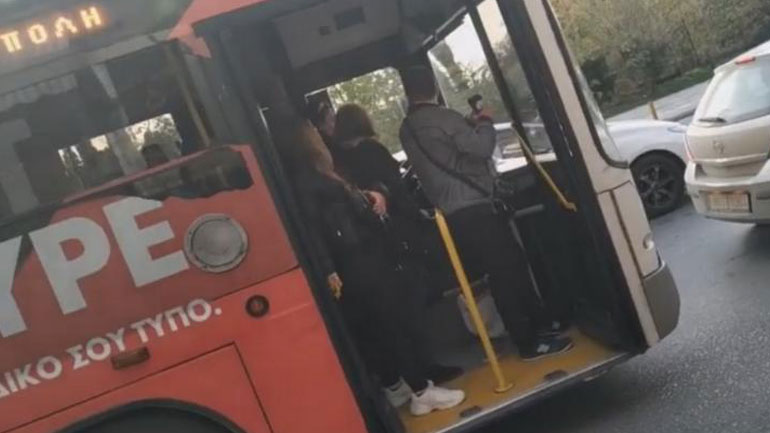 Λεωφορείο στη Θεσσαλονίκη έκανε δρομολόγιο με ανοιχτή την πόρτα