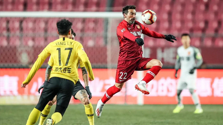 Αποσύρεται από τα γήπεδα ο Λαβέτσι