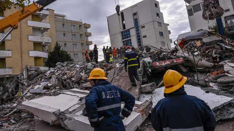 Αλβανία: Σωστικά συνεργεία ανέσυραν τις σορούς μιας μητέρας και τριών παιδιών