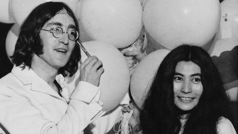 Σε δημοπρασία τα στρογγυλά γυαλιά ηλίου του Τζον Λένον