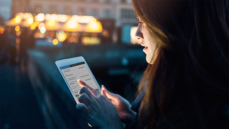 Η χρήση κινητών τηλεφώνων στο εξωτερικό έχει αυξηθεί κατακόρυφα μετά την κατάργηση των τελών περιαγωγής στην ΕΕ