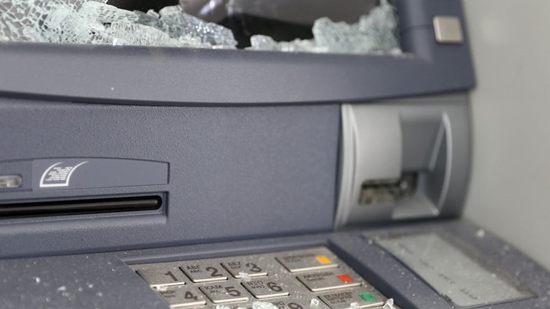 Aνατίναξαν και «άδειασαν» δύο ΑΤΜ στα Βριλήσσια