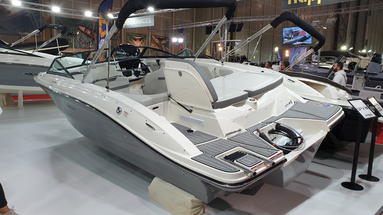 Τα σκάφη της Sea Ray δεν θα μπορούσαν να λείπουν...